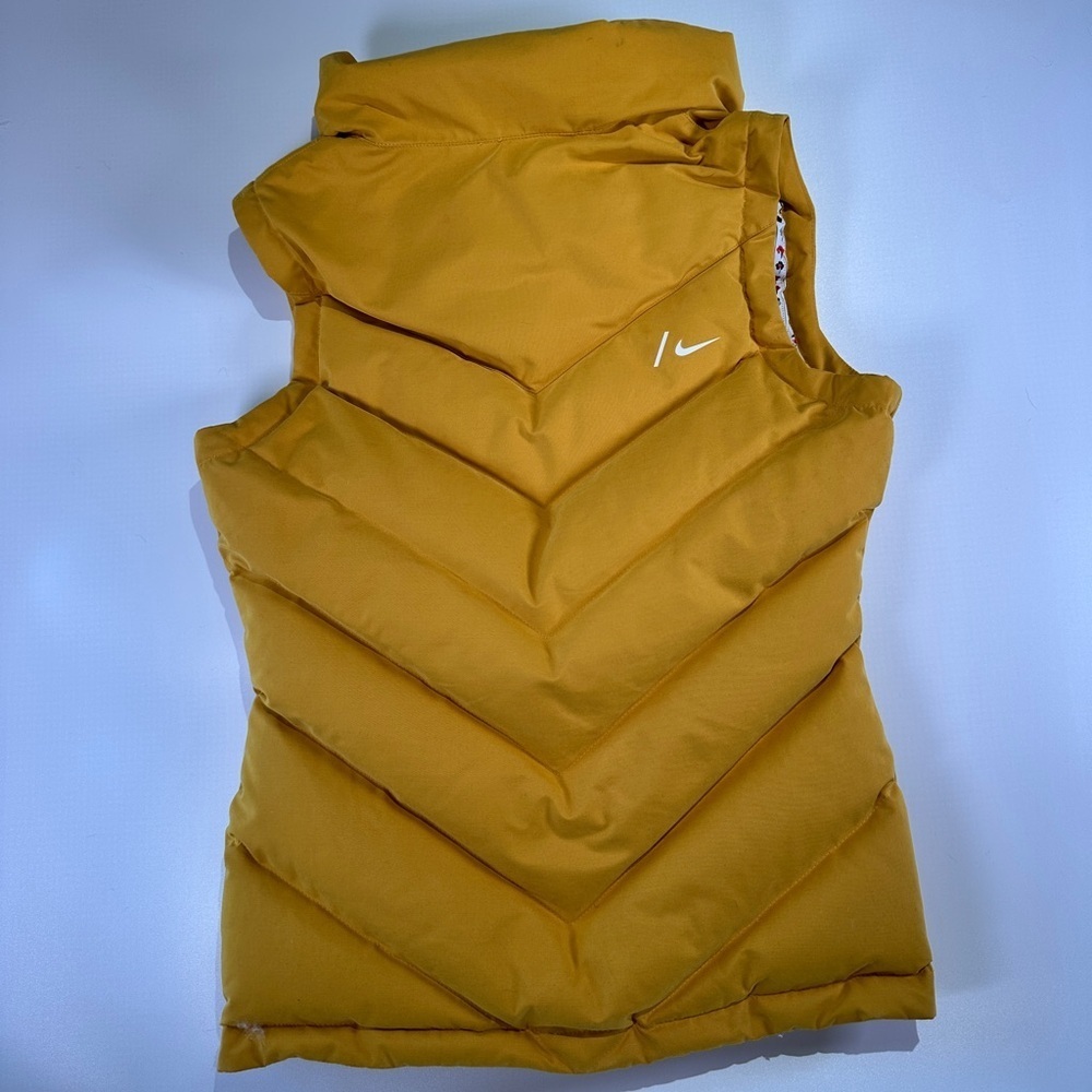 Nike down puffer vest warm insulated chevron outdoor layer XS yellow - Picture 13 of 15